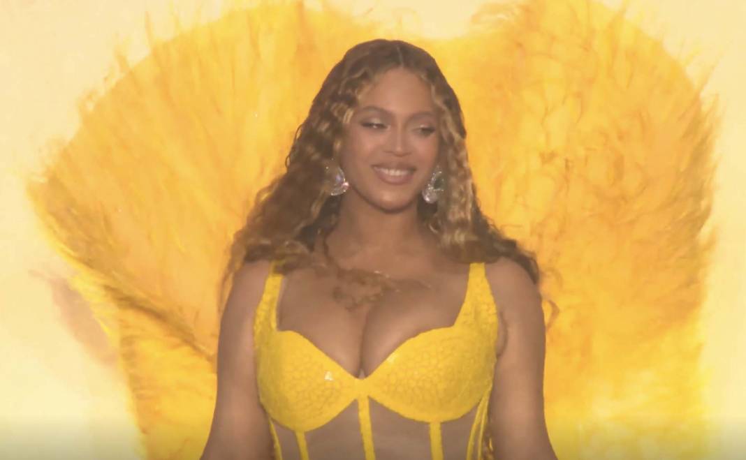 Beyonce uzun bir aradan sonra Dubai'de sahne aldı! Bir saatte 24 milyon kazandı! 1