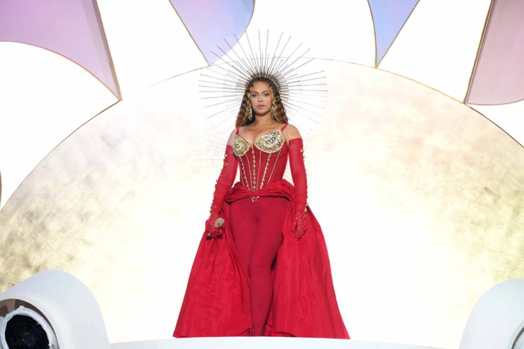 Beyonce uzun bir aradan sonra Dubai'de sahne aldı! Bir saatte 24 milyon kazandı! 3