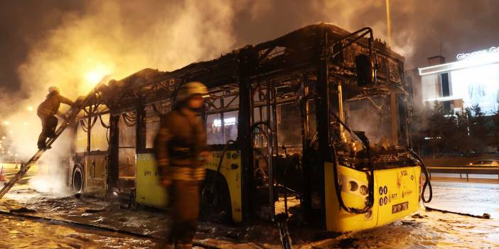 Facianın eşiğinden dönüldü! Sultangazi'de İETT otobüsü alev alev yandı