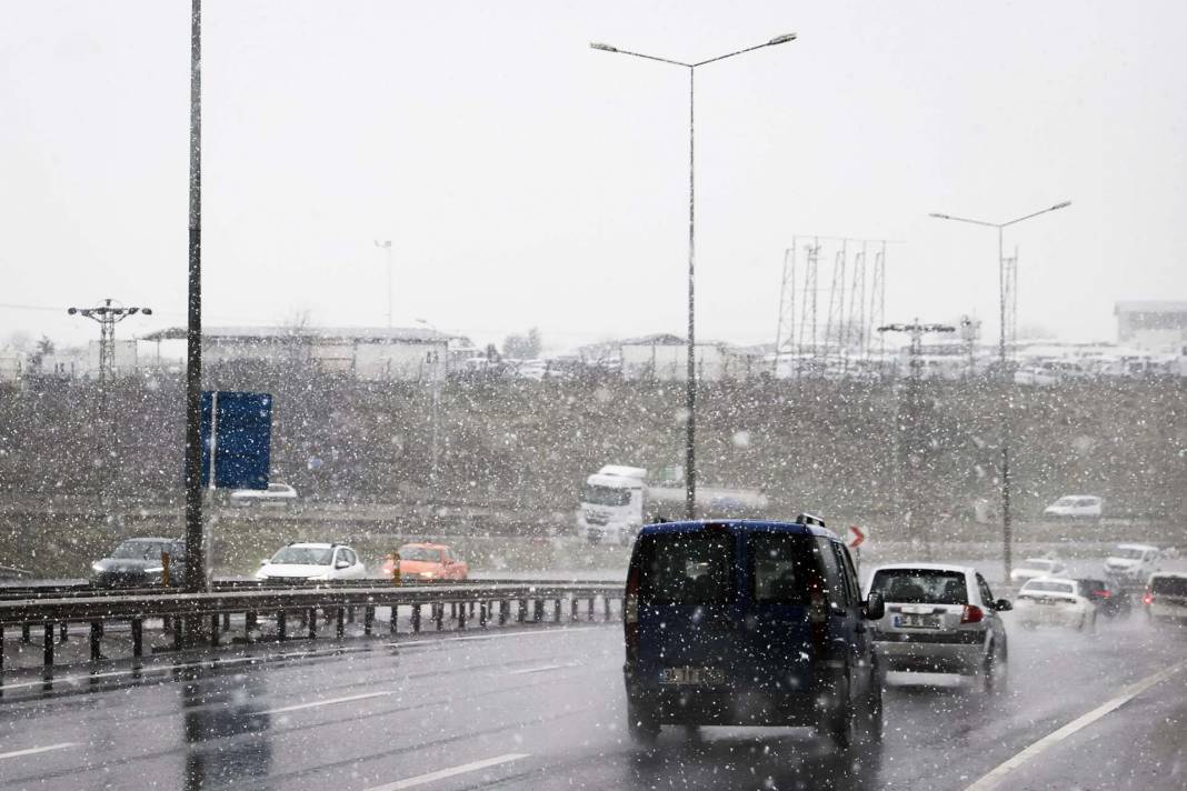 İstanbul'da kar yağışı başladı! O ilçeler beyaz örtüyle kaplandı 1