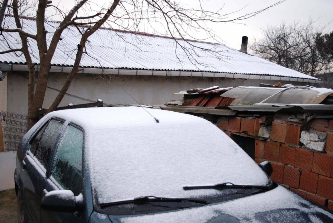 İstanbul'da kar yağışı başladı! O ilçeler beyaz örtüyle kaplandı 4