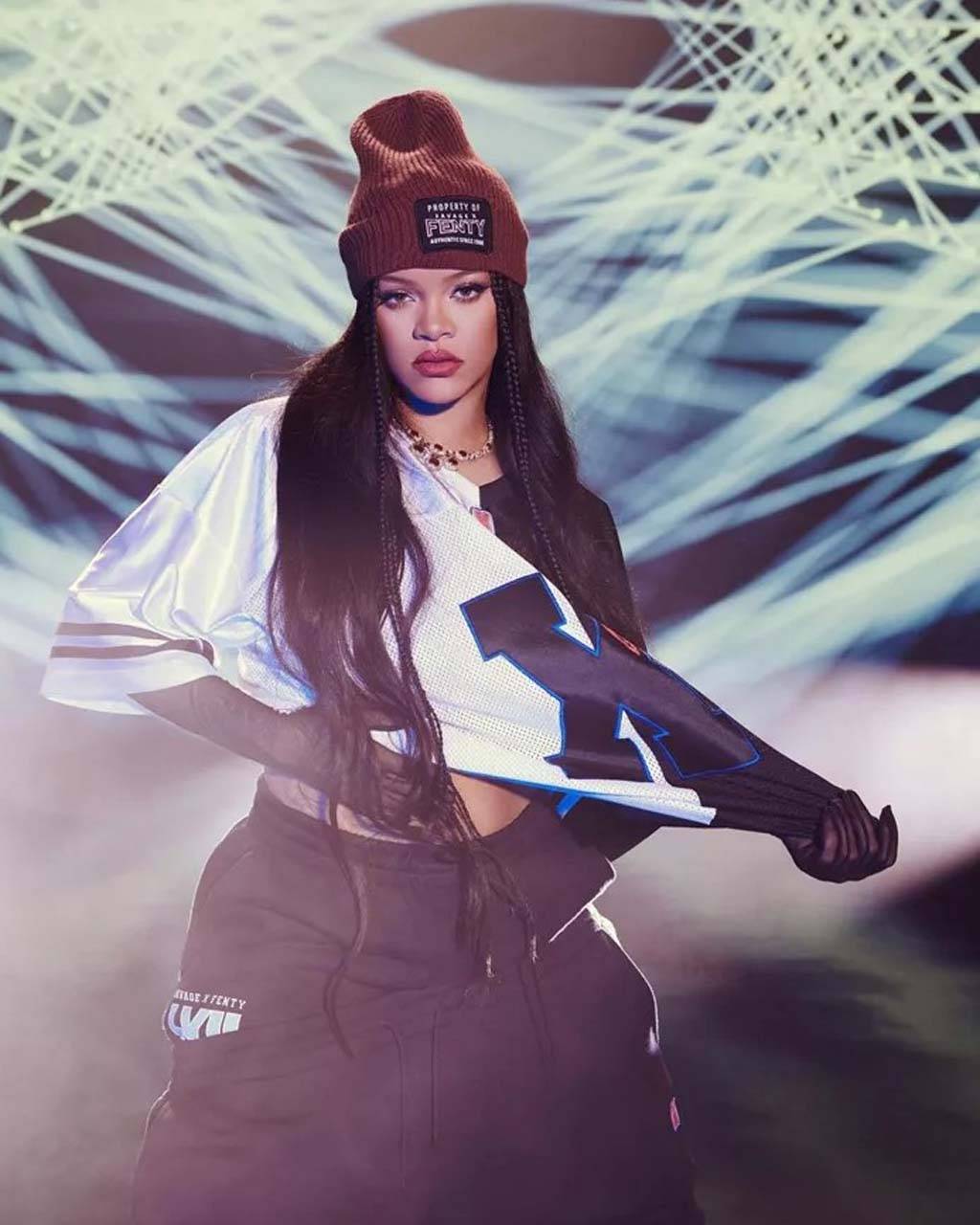 Rihanna Super Bowl 2023'de rüzgar gibi esecek!  Sahneye özel tasarladığı koleksiyonuyla katılacak! 4