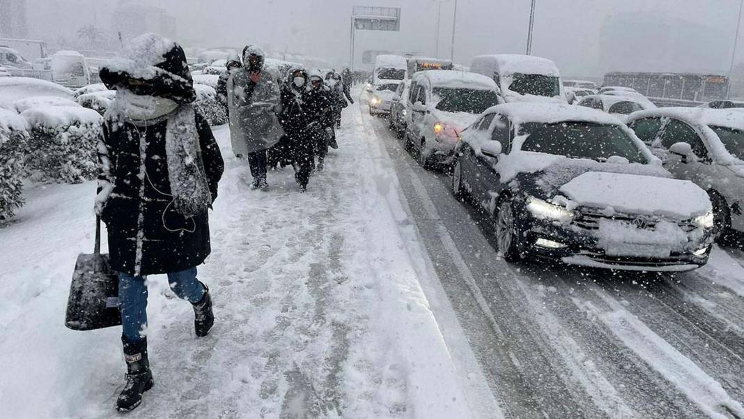 Meteoroloji hava durumu tahminini açıkladı! İstanbul, o tarihlerde kar yağışına doyacak! "Kış lastiği olmadan aracınızı çıkartmayın" 2