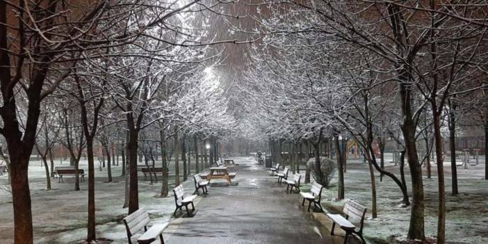 Meteoroloji hava durumu tahminini açıkladı! İstanbul, o tarihlerde kar yağışına doyacak! "Kış lastiği olmadan aracınızı çıkartmayın"