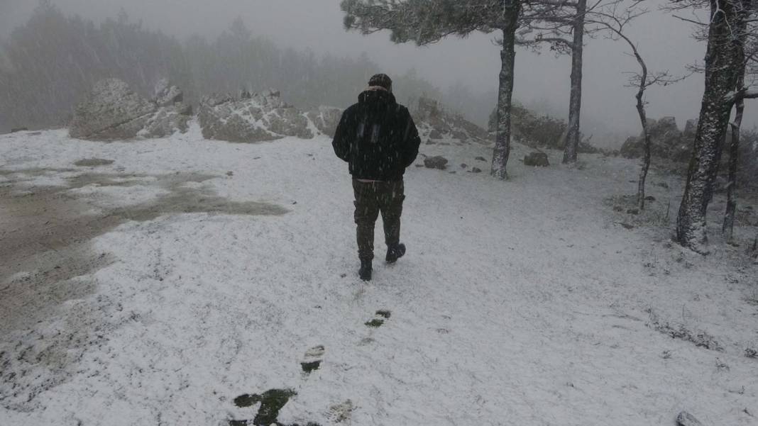 Meteoroloji Genel Müdürlüğü'nden İstanbul için yoğun kar yağışı uyarısı! Buzlanma, don, tipi şeklinde kar etkili olacak! 1