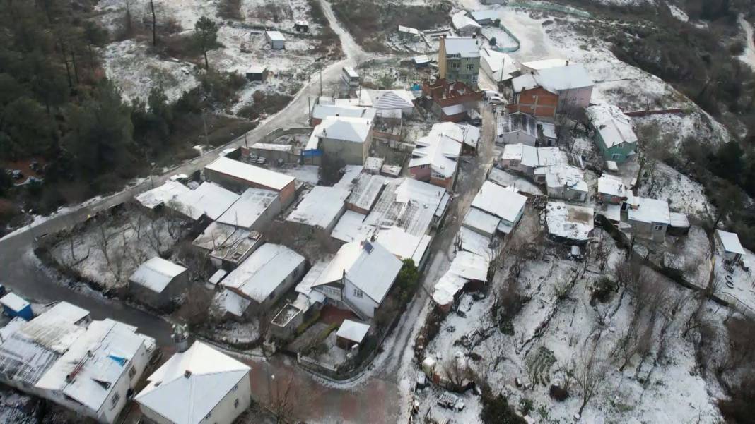 Meteoroloji Genel Müdürlüğü'nden İstanbul için yoğun kar yağışı uyarısı! Buzlanma, don, tipi şeklinde kar etkili olacak! 3