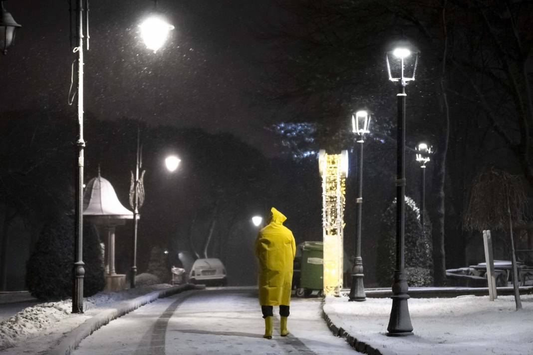 İstanbul'un yüksek kesimleri beyaza büründü! 1