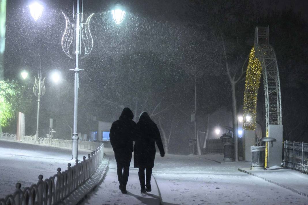 İstanbul'un yüksek kesimleri beyaza büründü! 6