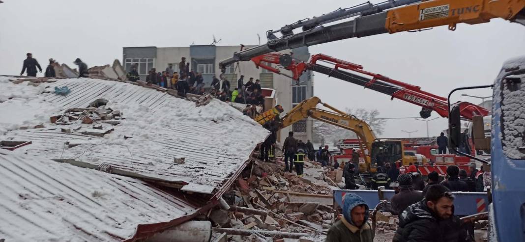 7.4 büyüklüğünde deprem! İşte Kahramanmaraş'taki son durumu gösteren fotoğraflar... 10