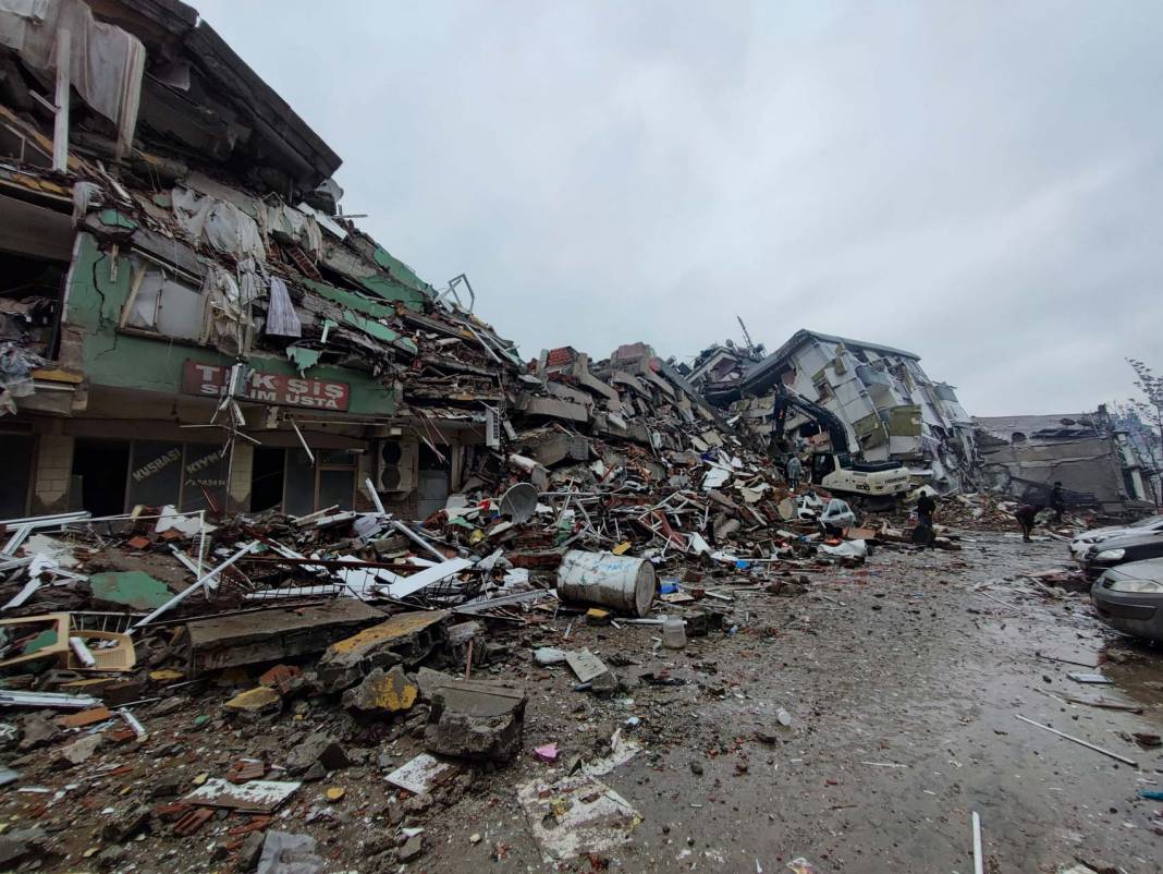 7.4 büyüklüğünde deprem! İşte Kahramanmaraş'taki son durumu gösteren fotoğraflar... 13