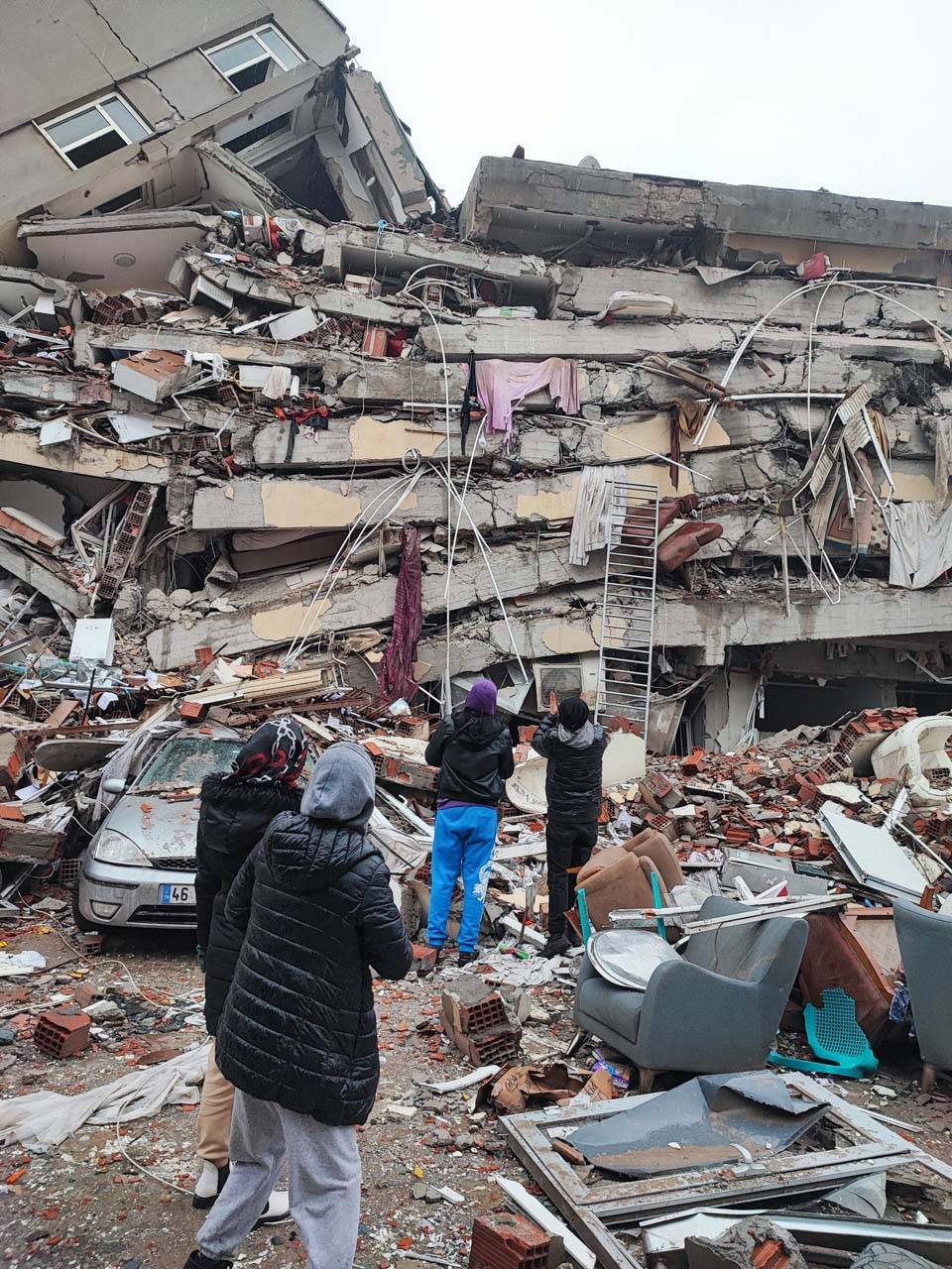 7.4 büyüklüğünde deprem! İşte Kahramanmaraş'taki son durumu gösteren fotoğraflar... 35