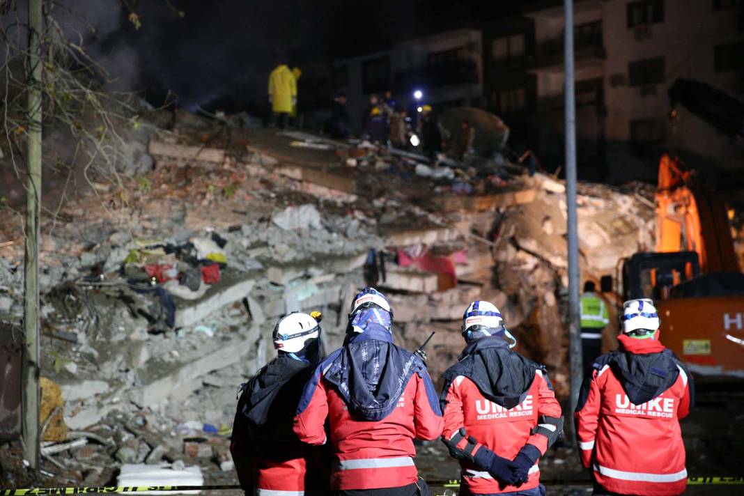 Kahramanmaraş depremi: Osmaniye'deki bir kişi, 26 saat sonra enkazdan sağ olarak çıkarıldı 18