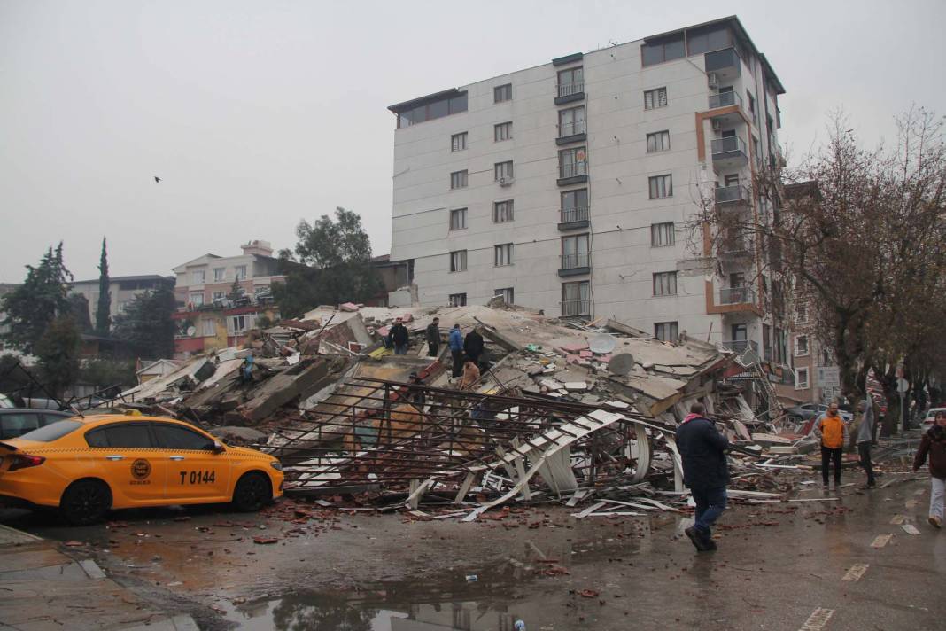 Yüreğimiz yanıyor! Deprem felaketinin yaşandığı Hatay dronla görüntülendi! İşte o fotoğraflar... 17