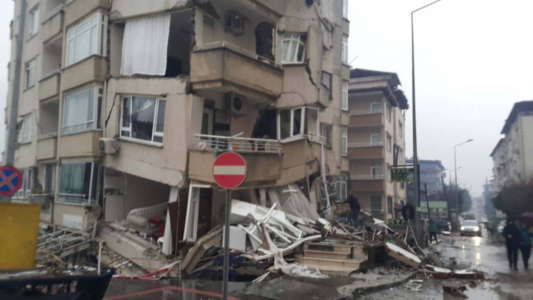 Yüreğimiz yanıyor! Deprem felaketinin yaşandığı Hatay dronla görüntülendi! İşte o fotoğraflar... 19