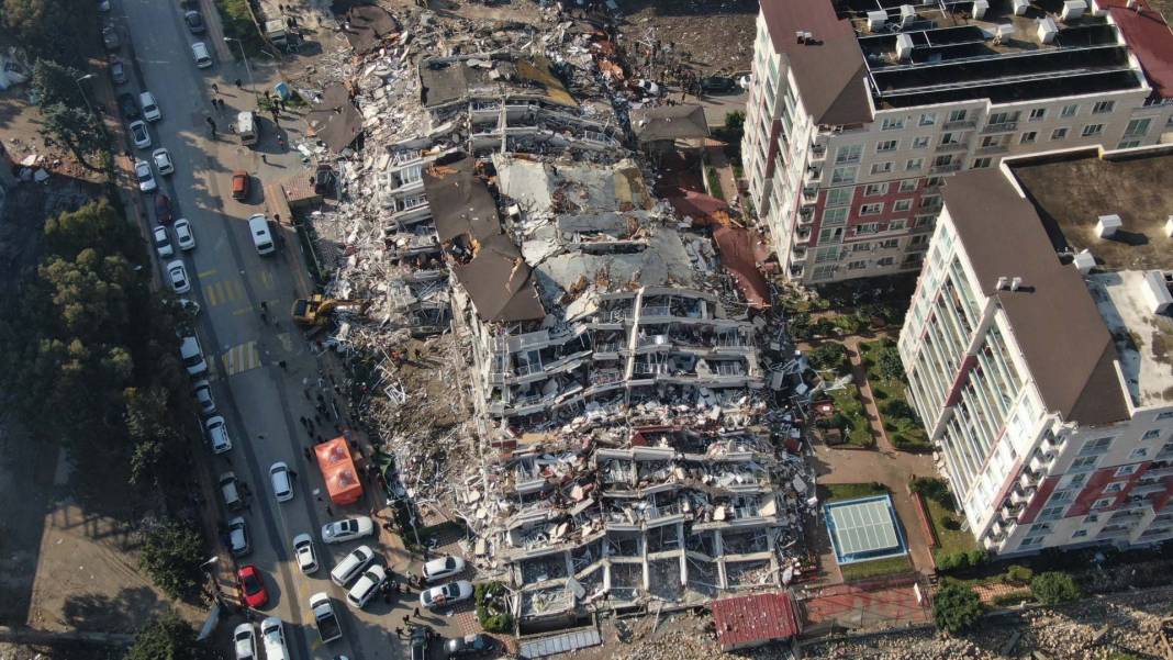 Yüreğimiz yanıyor! Deprem felaketinin yaşandığı Hatay dronla görüntülendi! İşte o fotoğraflar... 43