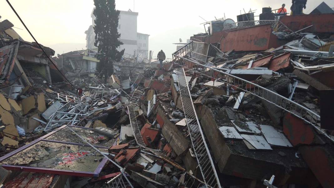 Yüreğimiz yanıyor! Deprem felaketinin yaşandığı Hatay dronla görüntülendi! İşte o fotoğraflar... 6