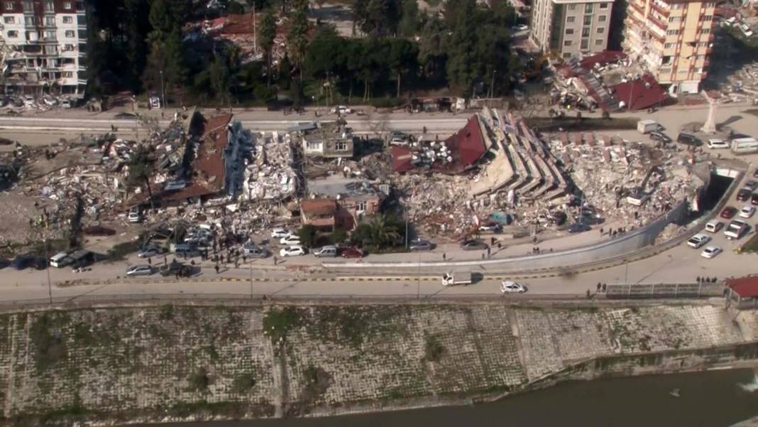 Kahramanmaraş depreminin vurduğu Hatay, havadan İHA ve dronlarla görüntülendi! Yıkımın boyutu yürekleri acıttı 12