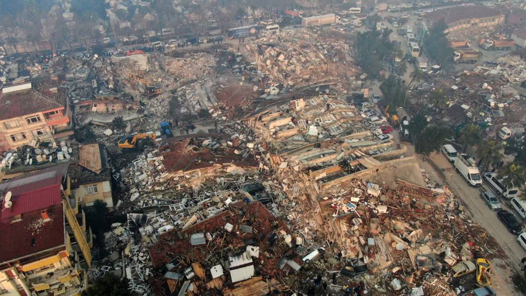 Kahramanmaraş depreminin vurduğu Hatay, havadan İHA ve dronlarla görüntülendi! Yıkımın boyutu yürekleri acıttı 19