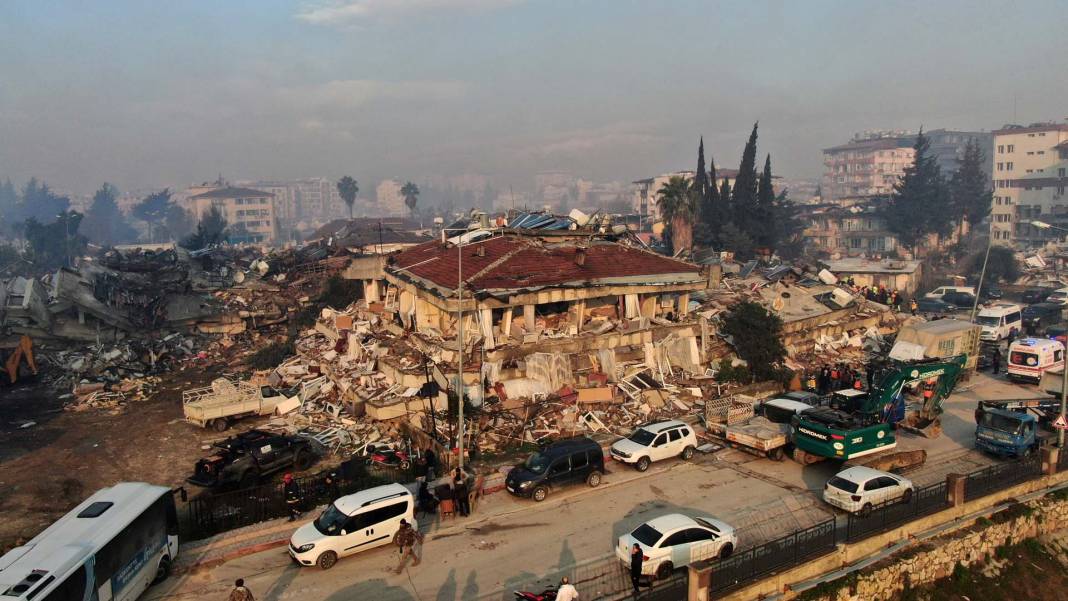 Kahramanmaraş depreminin vurduğu Hatay, havadan İHA ve dronlarla görüntülendi! Yıkımın boyutu yürekleri acıttı 25