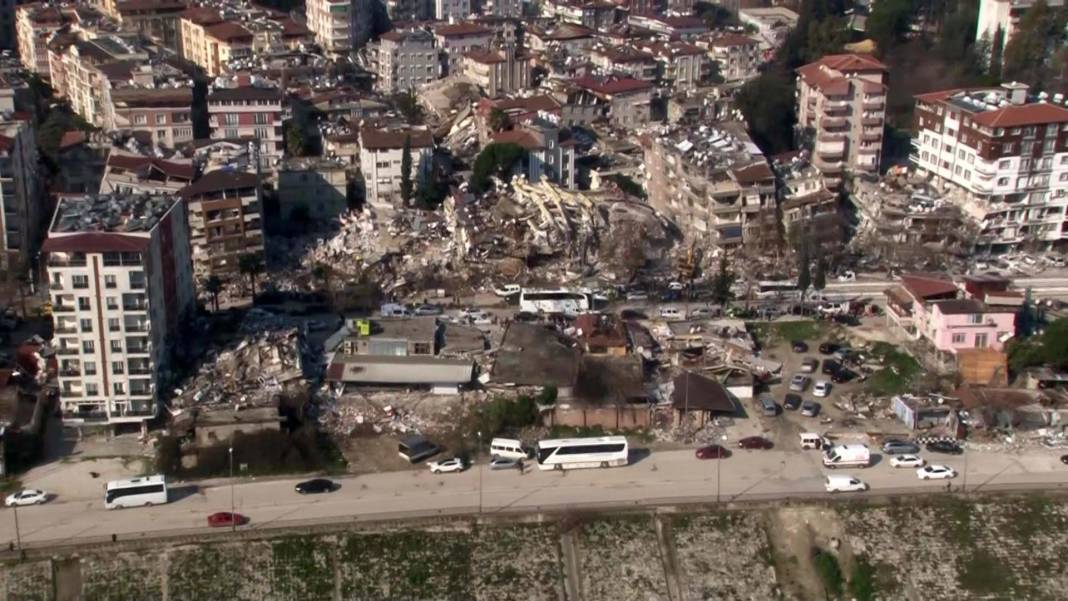Kahramanmaraş depreminin vurduğu Hatay, havadan İHA ve dronlarla görüntülendi! Yıkımın boyutu yürekleri acıttı 6