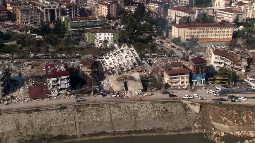 Kahramanmaraş depreminin vurduğu Hatay, havadan İHA ve dronlarla görüntülendi! Yıkımın boyutu yürekleri acıttı 7