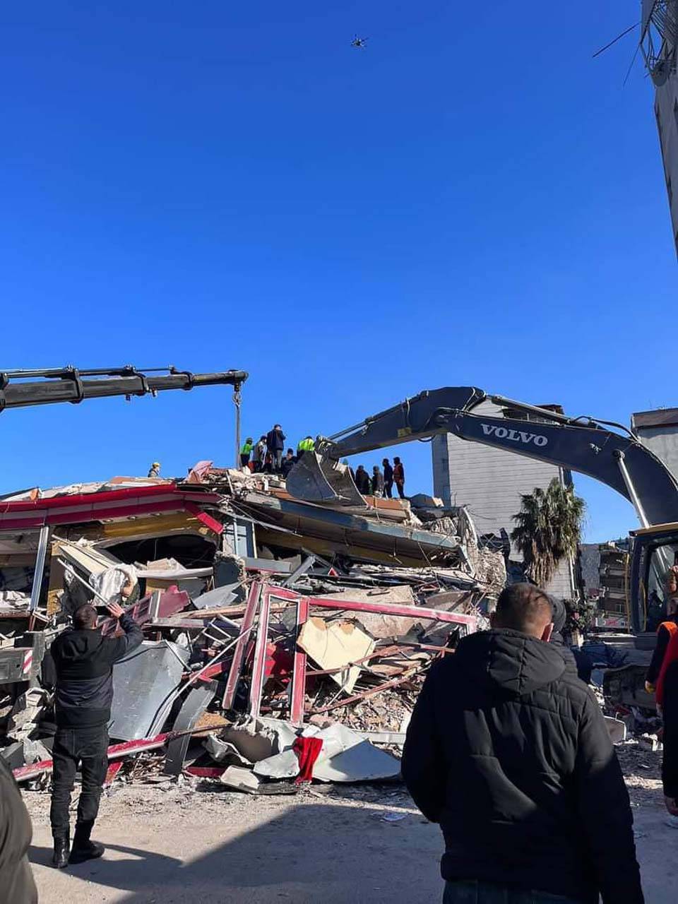 Hatay'dan yeni görüntüler geldi! Parçalanan bisiklet detayı görenlerin yüreğini burktu 12