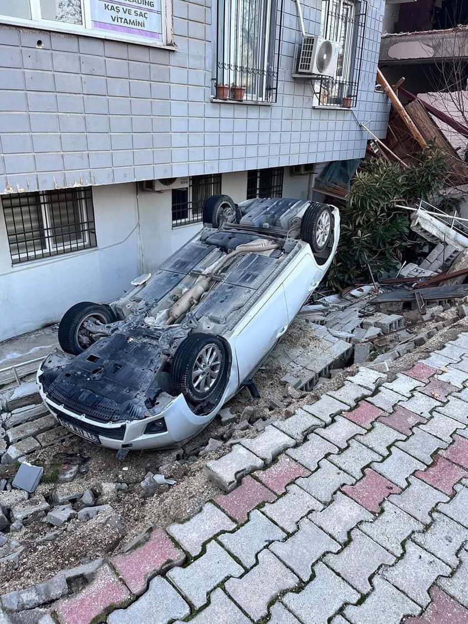 Hatay'dan yeni görüntüler geldi! Parçalanan bisiklet detayı görenlerin yüreğini burktu 5