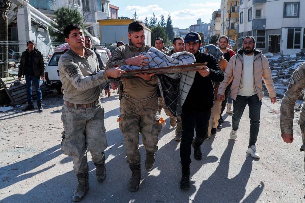 20 günlük Kerem bebek yeniden doğdu! Hatay'daki deprem enkazından sağ çıkarıldı 3