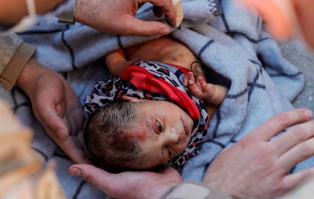 20 günlük Kerem bebek yeniden doğdu! Hatay'daki deprem enkazından sağ çıkarıldı 7