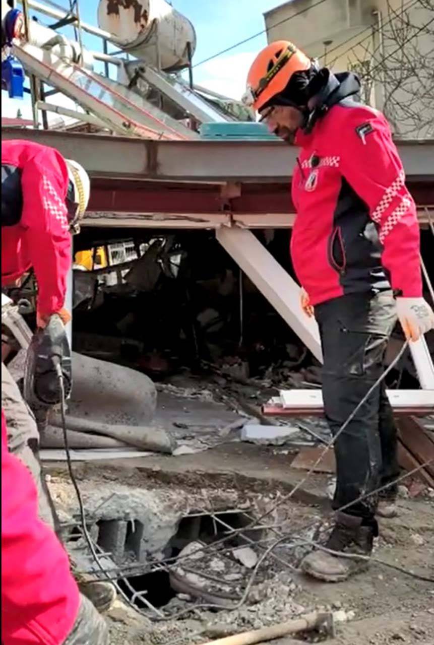 Depremin yıktığı Kahramanmaraş'ta mücadele sürüyor: Bir yanda enkazdan çıkanlar diğer yanda yıkılmış bir şehir! İşte Kahramanmaraş'taki görüntüler... 13