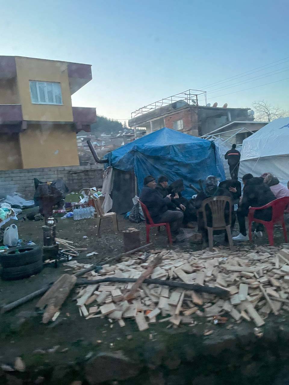 Umutlar tükeniyor! Gaziantep'ten gelen yeni görüntüler yürekleri acıttı! İslahiye'de binalar ve evler yıkıldı! 4