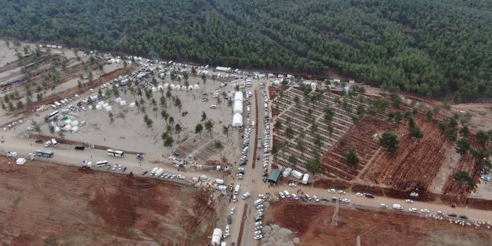 Kahramanmaraş'ta kalbe oturan görüntü! Depremde hayatını kaybedenler toprağa veriliyor, gözyaşları dinmiyor...