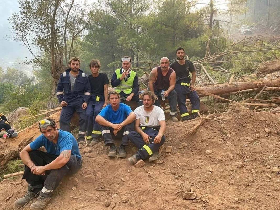 İbrahim Çelikkol enkaz çalışmalarına katılmış, köy köy gezip yardım dağıtmıştı! Meğer aynı acıları kendisi de yaşamış! 5