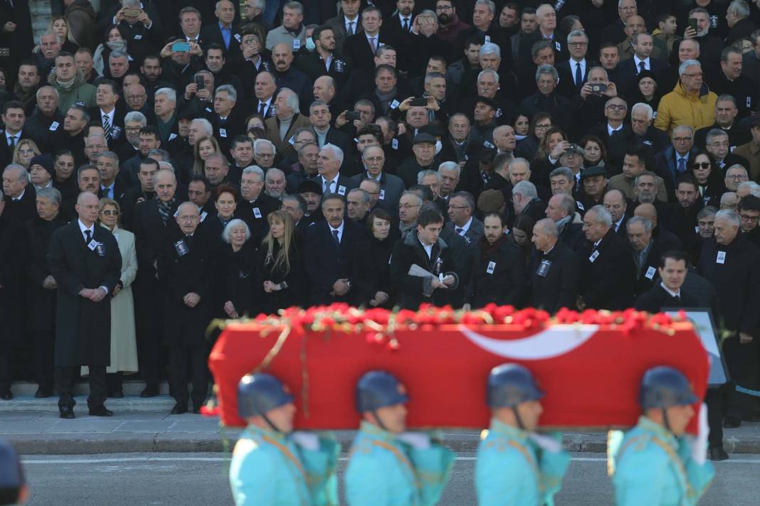 Eski CHP Genel Başkanı Deniz Baykal, cenaze töreni sonrası toprağa verildi 1