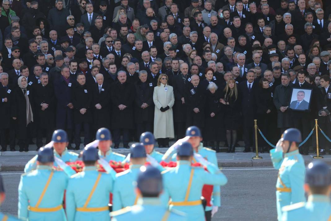 Eski CHP Genel Başkanı Deniz Baykal, cenaze töreni sonrası toprağa verildi 3