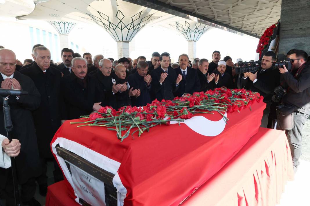 Eski Chp Genel Başkanı Deniz Baykal Cenaze Töreni Sonrası Toprağa Verildi Foto Galerisi 8 Resim 6498