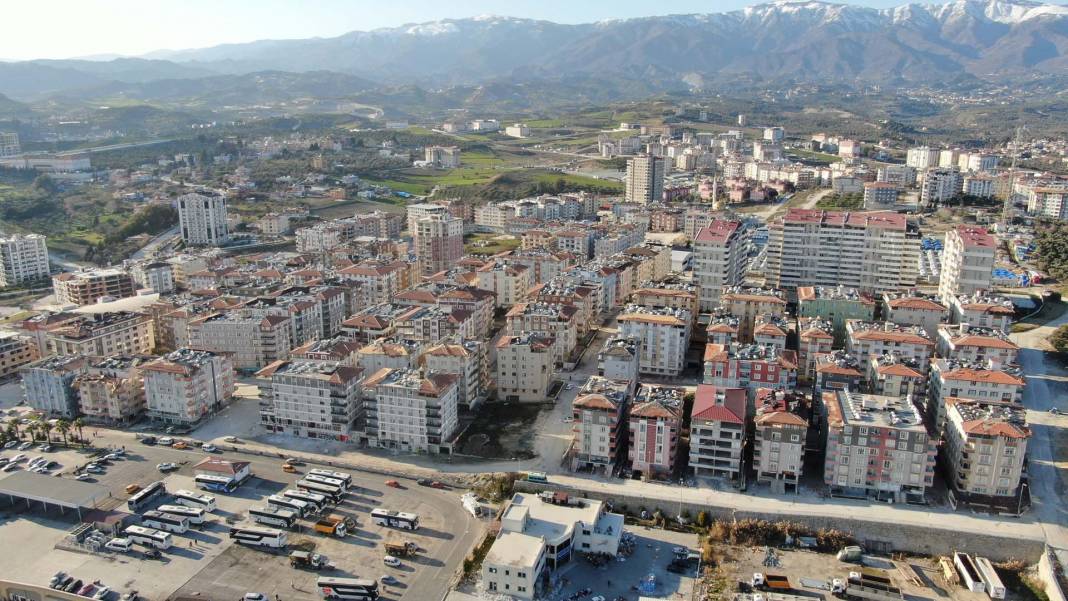 Hatay yıkıldı, o binalar yıkılmadı! Yüksek katlı binalar şiddetli depreme rağmen ayakta kaldı 1