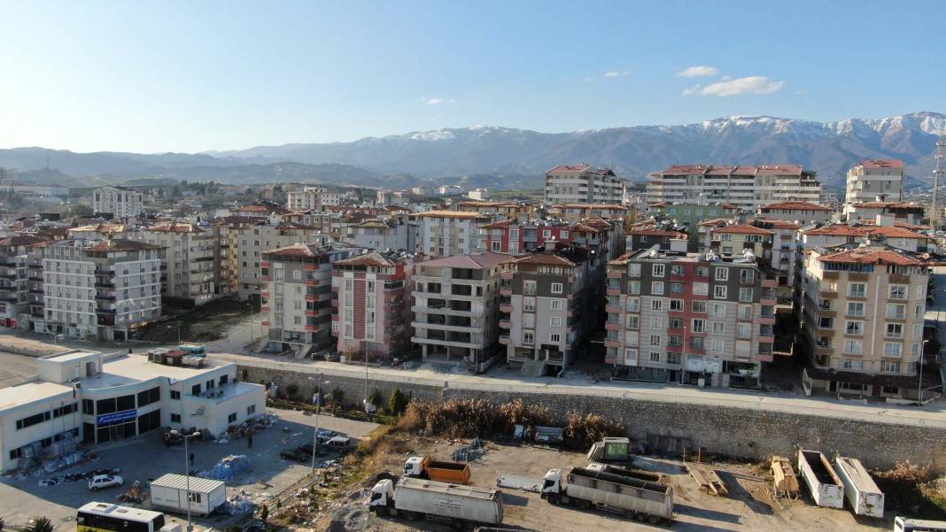 Hatay yıkıldı, o binalar yıkılmadı! Yüksek katlı binalar şiddetli depreme rağmen ayakta kaldı 4