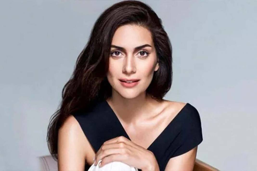 Bergüzar Korel'in sabrı taştı! Normalleşenlere açtı ağzını yumdu gözünü: "İki yüzlülüğünüz midemi bulandırıyor" 1