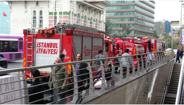 Metro durağında şoke eden intihar! Seferler iptal edildi... 4