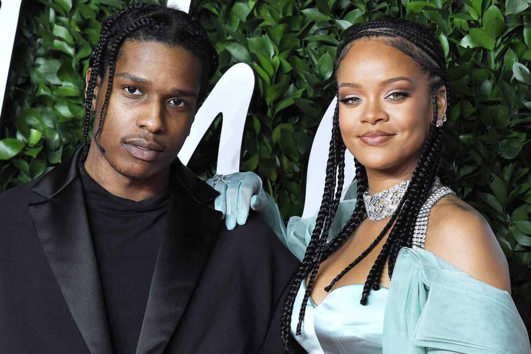 Rihanna oğlunun fotoğrafını instagramda paylaşarak; "Oscar'a onunla değil kardeşiyle gideceğimi öğrendi! paylaşımı sosyal medya da gündem oldu! 1