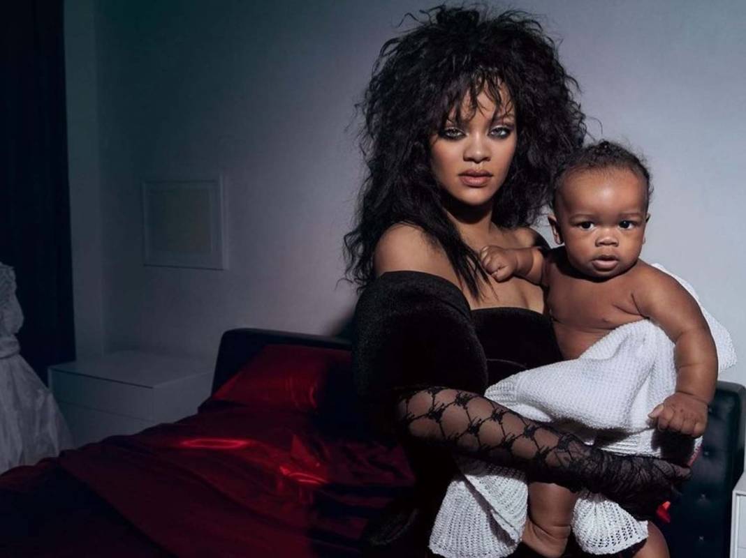 Rihanna oğlunun fotoğrafını instagramda paylaşarak; "Oscar'a onunla değil kardeşiyle gideceğimi öğrendi! paylaşımı sosyal medya da gündem oldu! 7