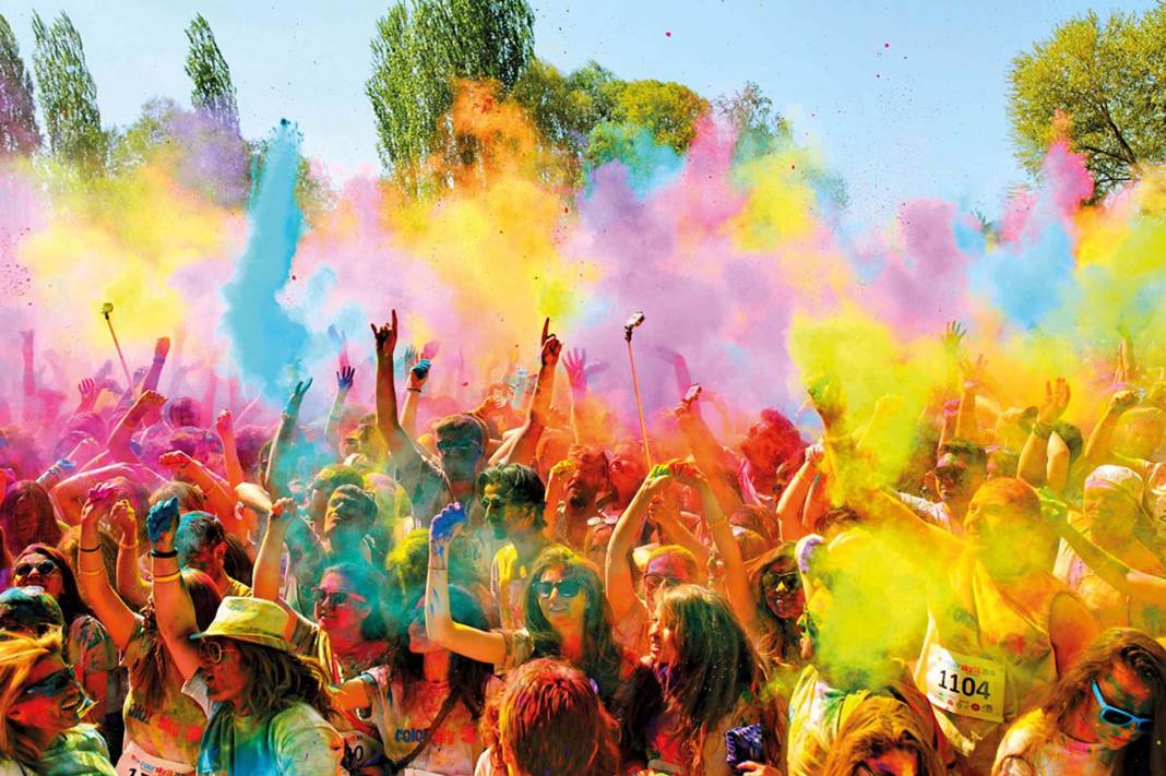 Holi Festivalı Hindistan'da bu yılda renkli görüntülere sahne oldu! Turistler akın etti! 11