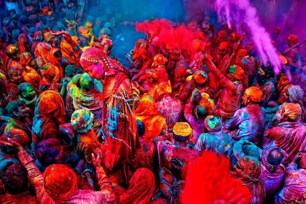 Holi Festivalı Hindistan'da bu yılda renkli görüntülere sahne oldu! Turistler akın etti! 6