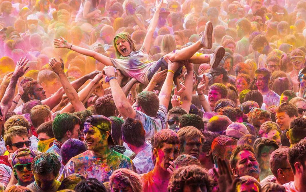 Holi Festivalı Hindistan'da bu yılda renkli görüntülere sahne oldu! Turistler akın etti! 7