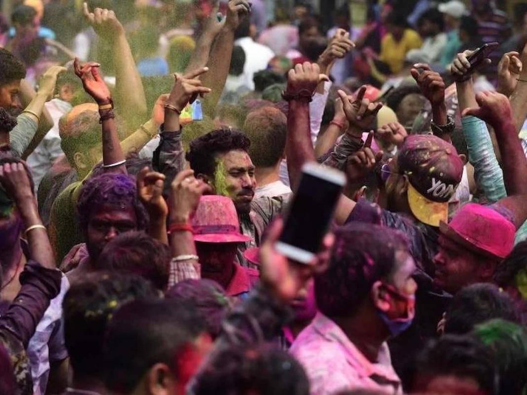 Holi Festivalı Hindistan'da bu yılda renkli görüntülere sahne oldu! Turistler akın etti! 9