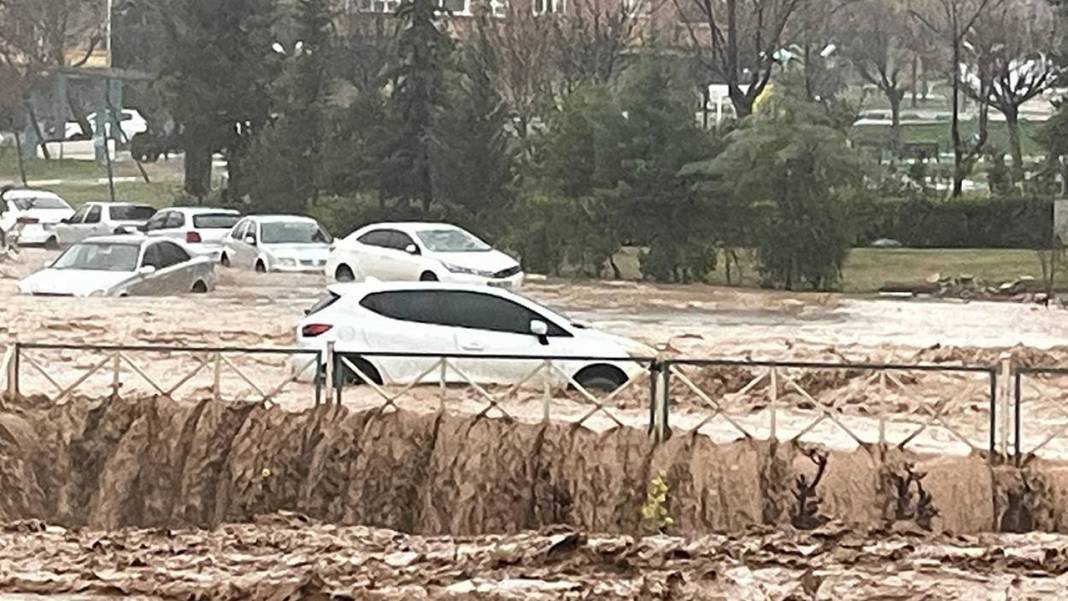 Adıyaman ve Şanlıurfa depremden sonra sel felaketine teslim oldu! İşte bölgeden görüntüler 5