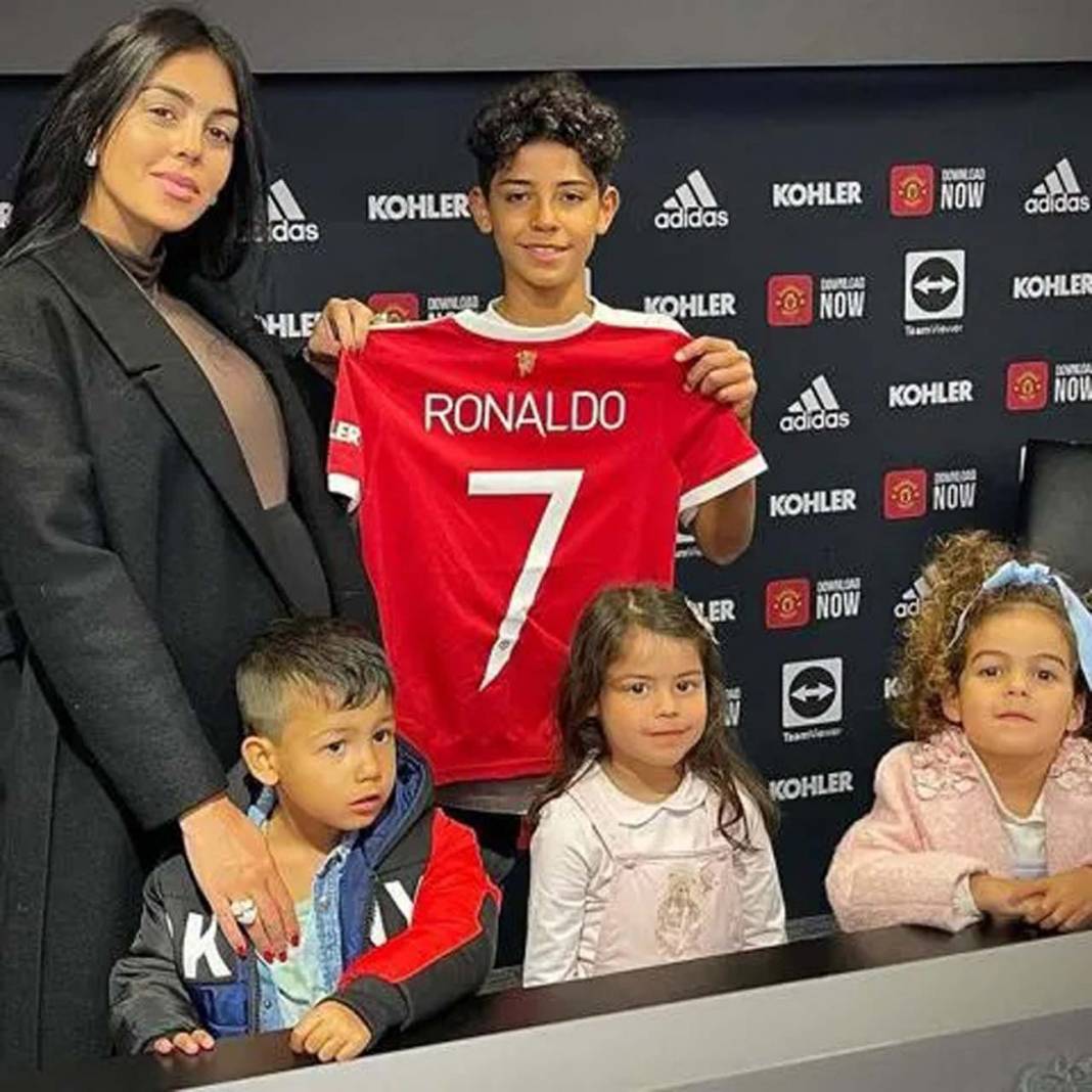 Ronaldo'nun kız arkadaşı Georgiana Rodrigez göz yaşlarına hakim olamadı! Ölen bebekleri hakkında ilk kez konuştular! 5