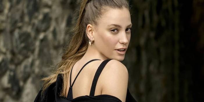 Serenay Sarıkaya Bu Sefer Sesi İle Büyüledi! Güzel Oyuncu Öyle Bir Şey Yaptı Ki!