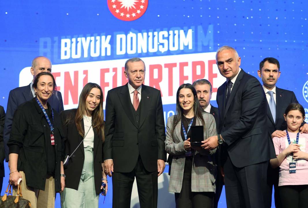 Erdoğan 7'li koalisyonu  Frankeştayn Koalisyonuna benzetti! "7 kişi birbirini idare edemeyenler, 85 milyonu nasıl yönetecek?" dedi! 10